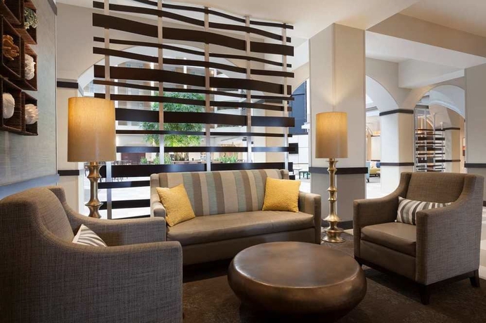 Imagen de los interiores del Hotel Embassy Suites By Hilton Jacksonville Baymeadows. Foto 9