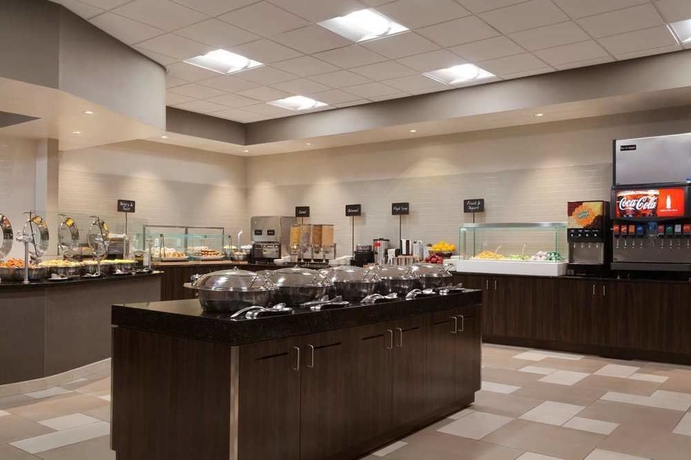 Imagen del bar/restaurante del Hotel Embassy Suites By Hilton Jacksonville Baymeadows. Foto 3