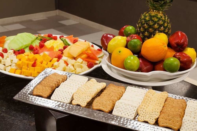 Imagen del bar/restaurante del Hotel Embassy Suites By Hilton Jacksonville Baymeadows. Foto 4