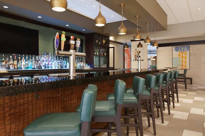 Imagen del bar/restaurante del Hotel Embassy Suites By Hilton Jacksonville Baymeadows. Foto 7