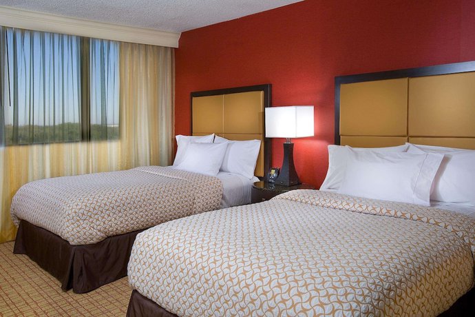 Imagen de la habitación del Hotel Embassy Suites By Hilton Kansas City International Airport. Foto 3