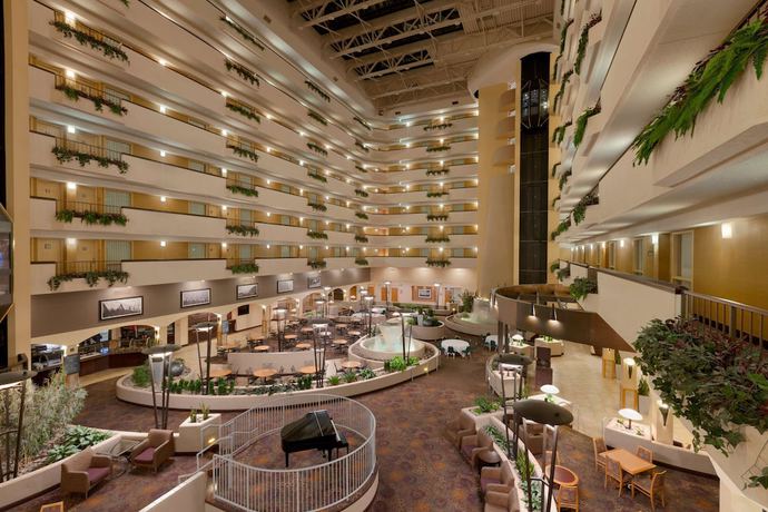 Imagen de los interiores del Hotel Embassy Suites By Hilton Kansas City International Airport. Foto 17
