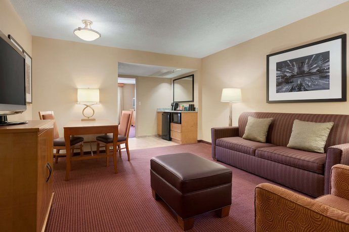 Imagen de la habitación del Hotel Embassy Suites By Hilton Kansas City International Airport. Foto 6
