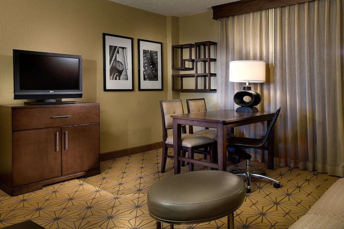 Imagen de la habitación del Hotel Embassy Suites By Hilton Kansas City International Airport. Foto 7