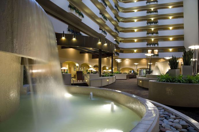 Imagen de los interiores del Hotel Embassy Suites By Hilton Kansas City International Airport. Foto 18