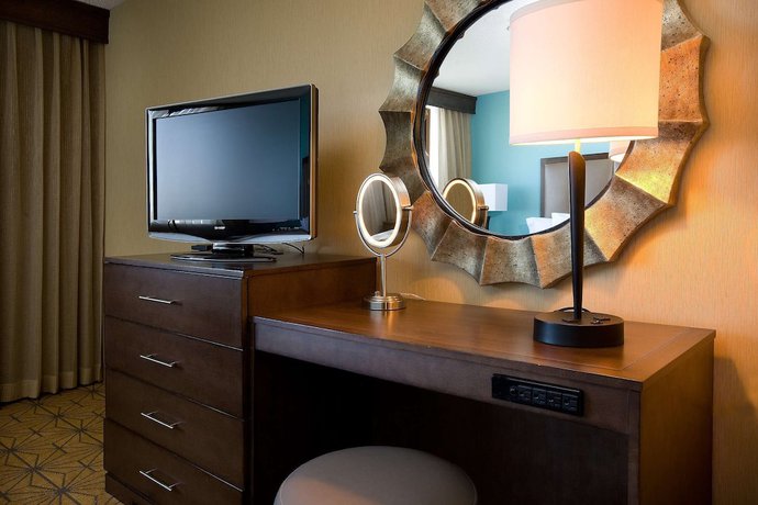 Imagen de la habitación del Hotel Embassy Suites By Hilton Kansas City International Airport. Foto 10