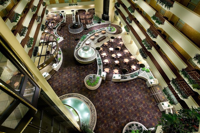 Imagen de los interiores del Hotel Embassy Suites By Hilton Kansas City International Airport. Foto 20