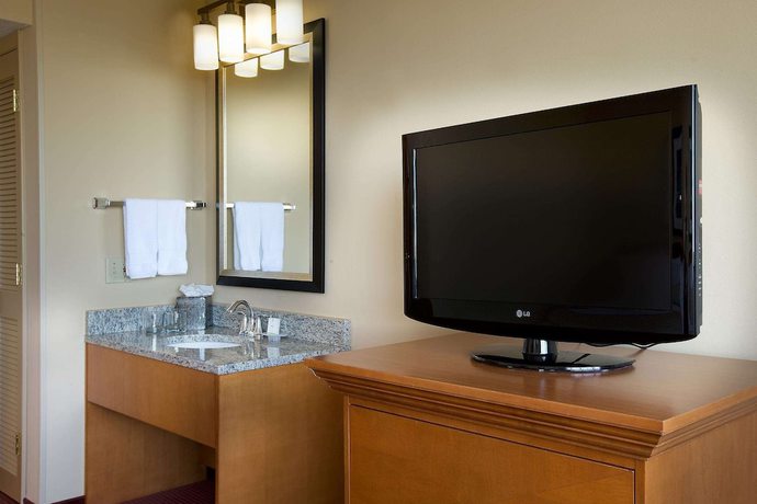 Imagen de la habitación del Hotel Embassy Suites By Hilton Kansas City International Airport. Foto 12