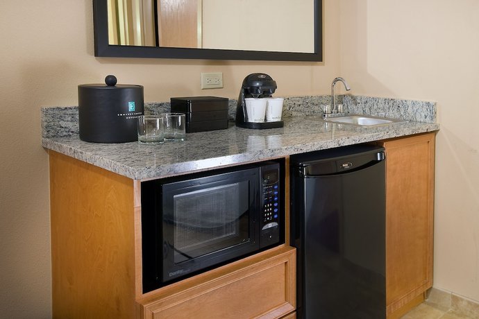 Imagen de la habitación del Hotel Embassy Suites By Hilton Kansas City International Airport. Foto 13
