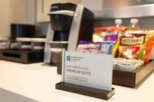 Imagen de la habitación del Hotel Embassy Suites By Hilton Kansas City Olathe. Foto 4