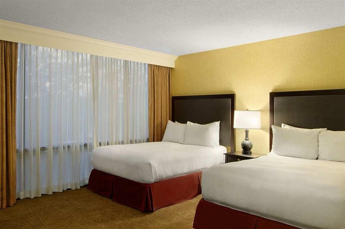 Imagen de la habitación del Hotel Embassy Suites By Hilton Lexington Green. Foto 3