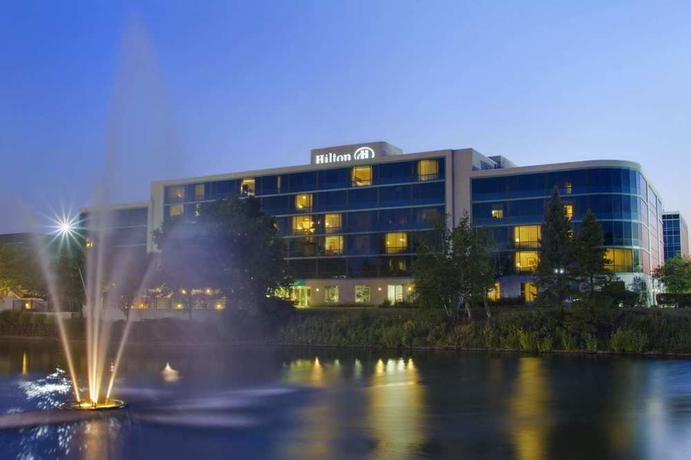 Imagen de los exteriores del Hotel Embassy Suites By Hilton Lexington Green. Foto 6