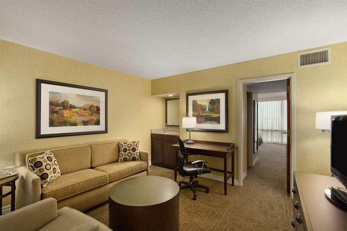 Imagen de los interiores del Hotel Embassy Suites By Hilton Lexington Green. Foto 14