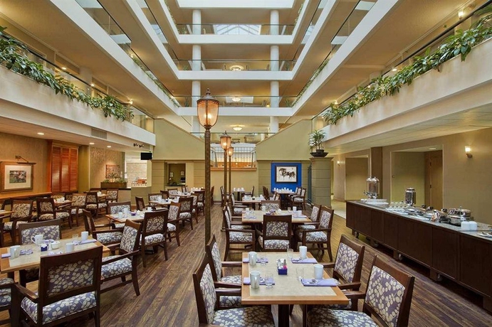 Imagen del bar/restaurante del Hotel Embassy Suites By Hilton Lexington Green. Foto 2