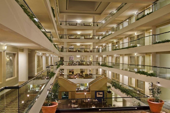 Imagen de los interiores del Hotel Embassy Suites By Hilton Lexington Green. Foto 15