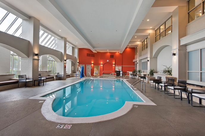 Imagen de la piscina del Hotel Embassy Suites By Hilton Los Angeles Downey. Foto 15