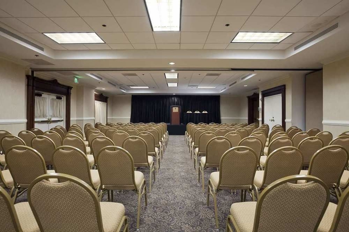 Imagen de los interiores del Hotel Embassy Suites By Hilton Los Angeles Downey. Foto 11