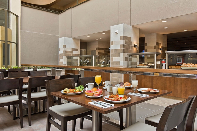 Imagen del bar/restaurante del Hotel Embassy Suites By Hilton Los Angeles Downey. Foto 3