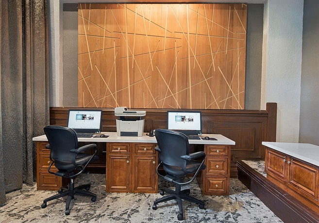 Imagen de los interiores del Hotel Embassy Suites By Hilton Los Angeles Downey. Foto 13