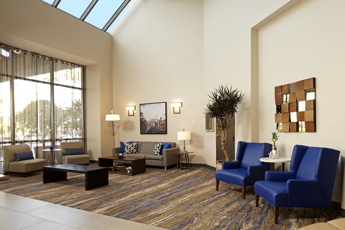 Imagen de los interiores del Hotel Embassy Suites By Hilton Los Angeles International Airport North. Foto 5