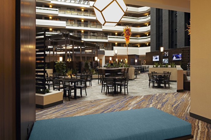 Imagen de los interiores del Hotel Embassy Suites By Hilton Los Angeles International Airport North. Foto 12
