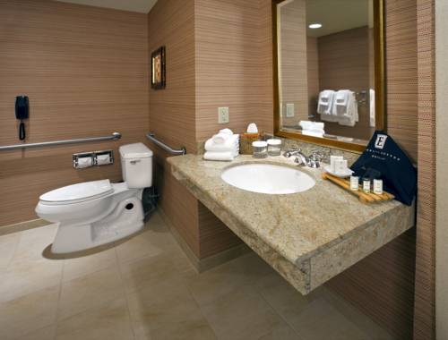 Imagen de la habitación del Hotel Embassy Suites By Hilton Loveland Conference Center. Foto 7