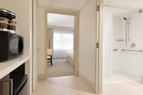 Imagen de la habitación del Hotel Embassy Suites By Hilton Milwaukee Brookfield. Foto 3