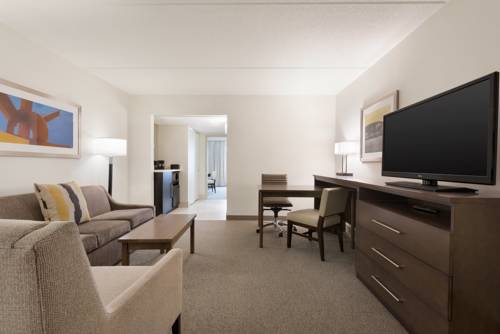 Imagen general del Hotel Embassy Suites By Hilton Milwaukee Brookfield. Foto 1