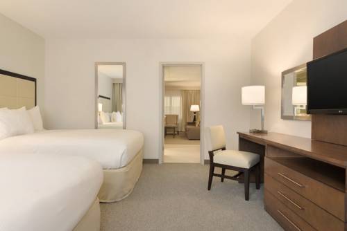 Imagen de la habitación del Hotel Embassy Suites By Hilton Milwaukee Brookfield. Foto 10