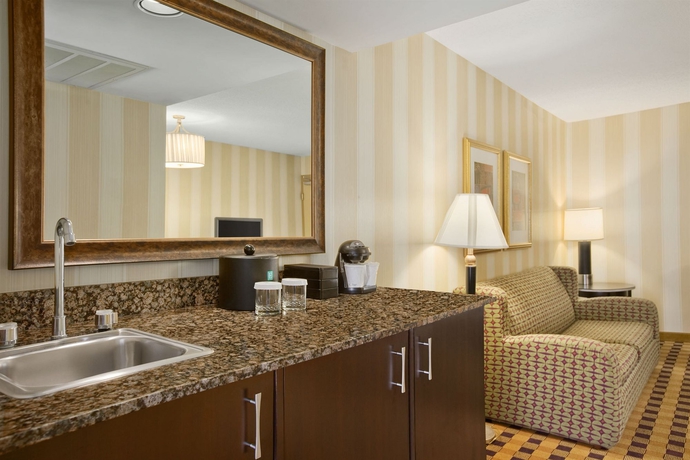 Imagen de los interiores del Hotel Embassy Suites By Hilton Minneapolis Airport. Foto 8
