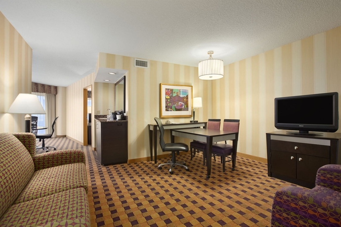 Imagen de los interiores del Hotel Embassy Suites By Hilton Minneapolis Airport. Foto 9