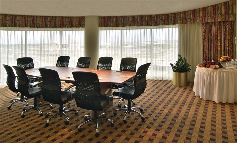 Imagen de los interiores del Hotel Embassy Suites By Hilton Minneapolis Airport. Foto 10