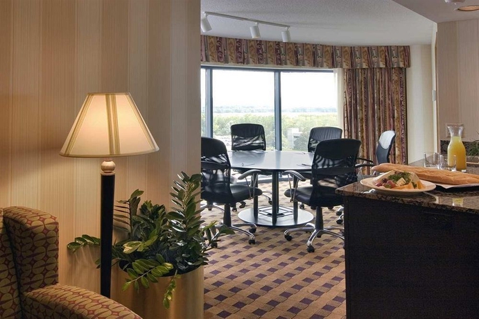 Imagen de la habitación del Hotel Embassy Suites By Hilton Minneapolis Airport. Foto 6