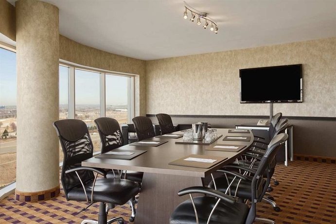 Imagen de los interiores del Hotel Embassy Suites By Hilton Minneapolis Airport. Foto 11