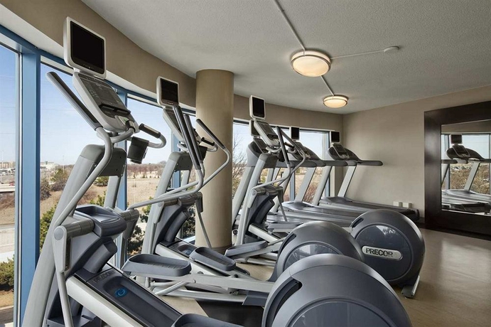 Imagen de los interiores del Hotel Embassy Suites By Hilton Minneapolis Airport. Foto 12