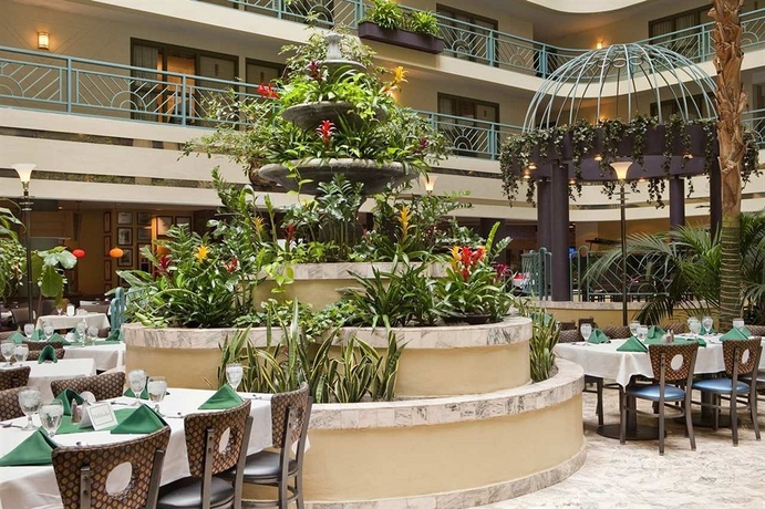 Imagen del bar/restaurante del Hotel Embassy Suites By Hilton Minneapolis Airport. Foto 4
