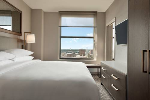 Imagen de la habitación del Hotel Embassy Suites By Hilton Minneapolis Downtown. Foto 4