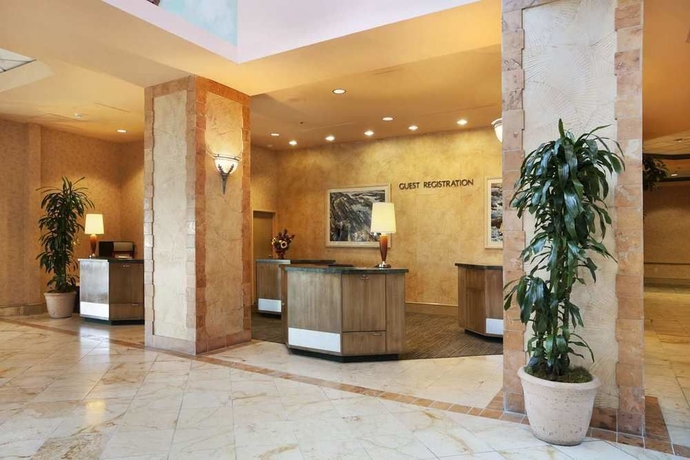 Imagen de los interiores del Hotel Embassy Suites By Hilton Monterey Bay Seaside. Foto 7