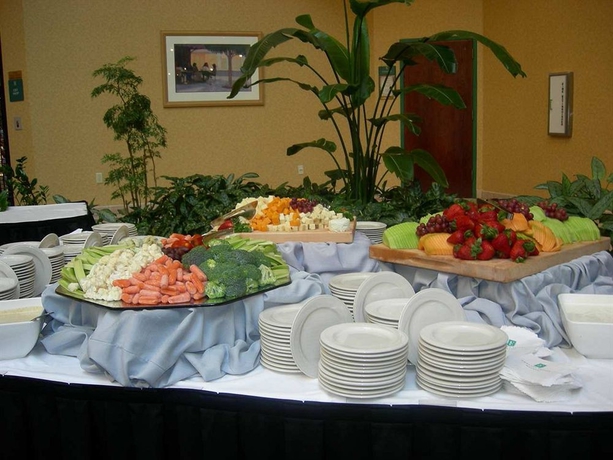 Imagen de los interiores del Hotel Embassy Suites By Hilton Montgomery and Conference Ctr. Foto 5