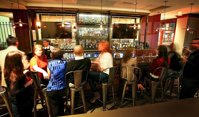 Imagen del bar/restaurante del Hotel Embassy Suites By Hilton New Orleans. Foto 2