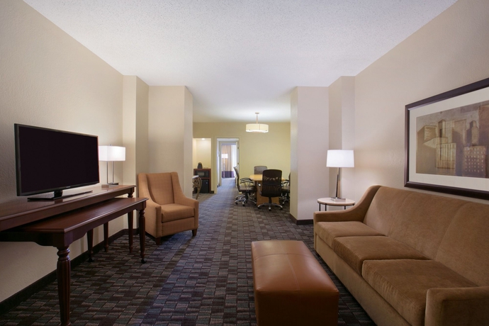 Imagen de los interiores del Hotel Embassy Suites By Hilton New Orleans. Foto 13