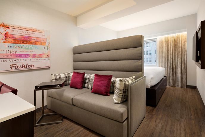 Imagen de la habitación del Hotel Embassy Suites By Hilton New York Manhattan Times Square. Foto 6