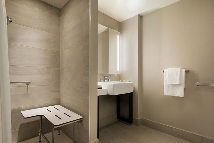 Imagen de la habitación del Hotel Embassy Suites By Hilton New York Manhattan Times Square. Foto 7