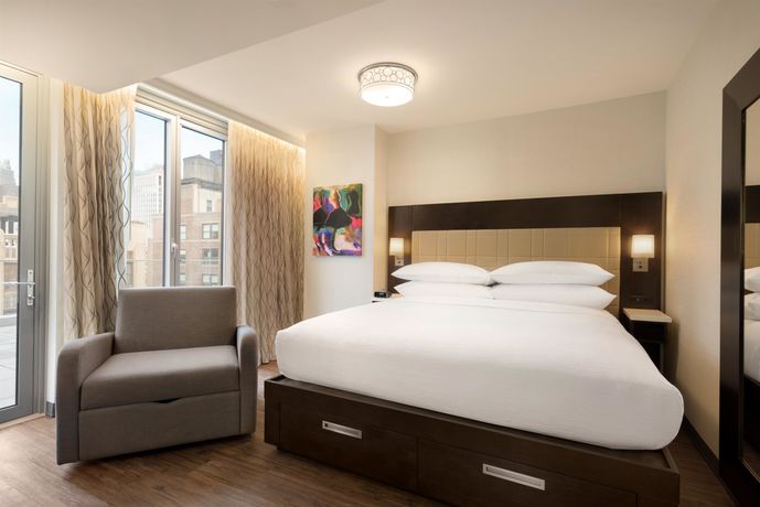 Imagen de la habitación del Hotel Embassy Suites By Hilton New York Manhattan Times Square. Foto 8