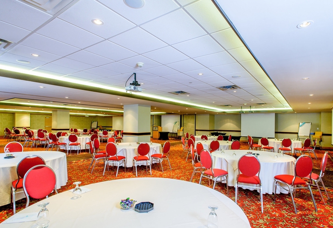 Imagen de los interiores del Hotel Embassy Suites By Hilton Niagara Falls Fallsview. Foto 13