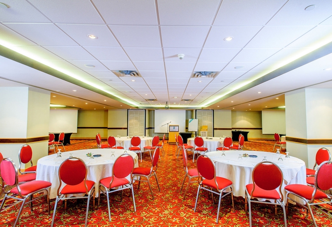 Imagen de los interiores del Hotel Embassy Suites By Hilton Niagara Falls Fallsview. Foto 14