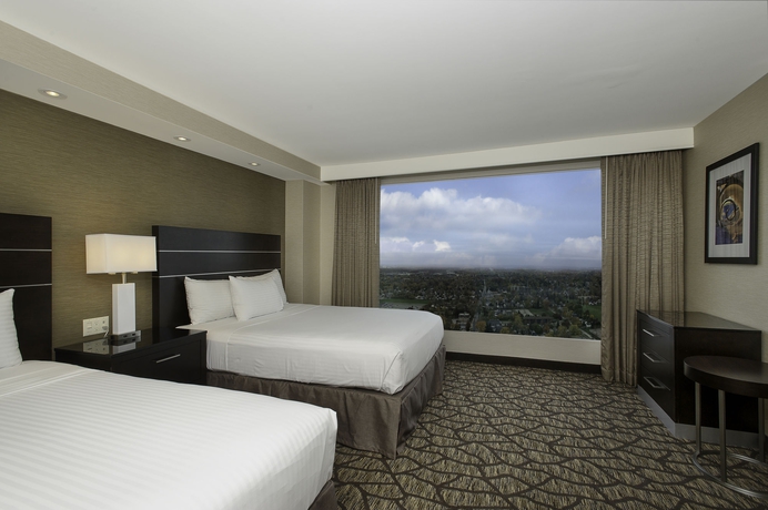 Imagen de la habitación del Hotel Embassy Suites By Hilton Niagara Falls Fallsview. Foto 5