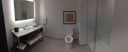Imagen de la habitación del Hotel Embassy Suites By Hilton Noblesville Indianapolis Convention Center. Foto 6