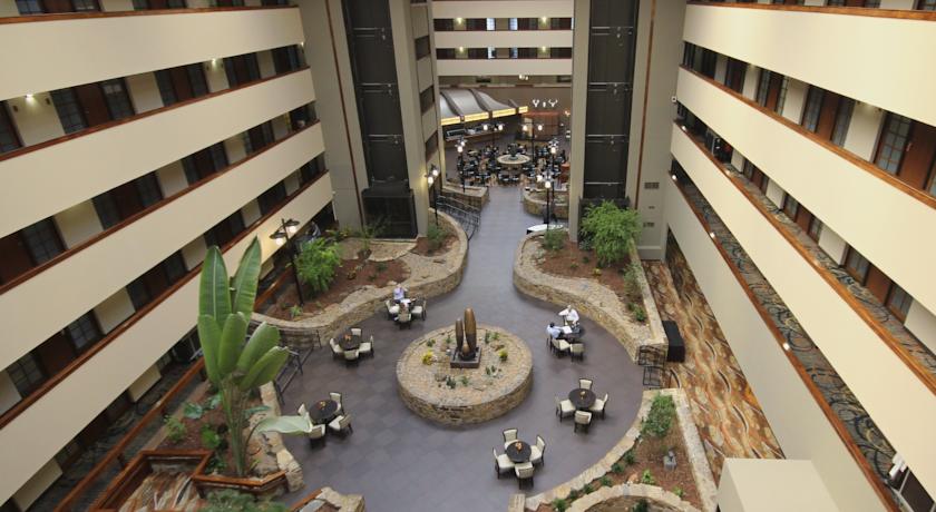 Imagen general del Hotel Embassy Suites By Hilton Oklahoma City Will Rogers Airport. Foto 7