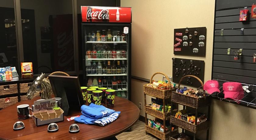 Imagen general del Hotel Embassy Suites By Hilton Oklahoma City Will Rogers Airport. Foto 10